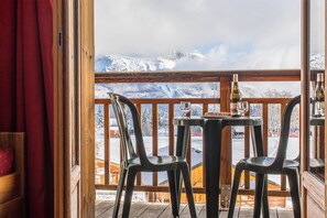 Enjoy your wine with the sunshine on your private balcony or terrace! Views vary.
