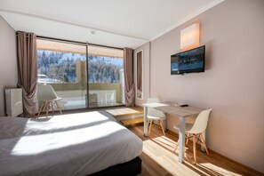 There are 2 Single beds in this unit.