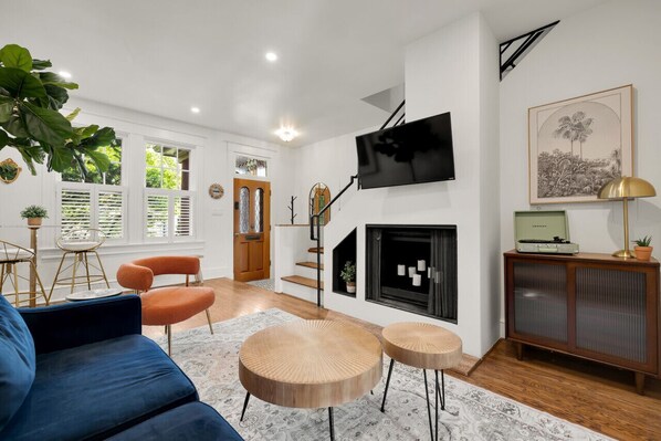 Living Room with Queen Pull Out Sofa Bed & Smart TV