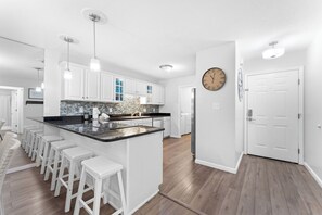 Spacious full kitchen