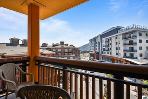 Balcony with outdoor seating