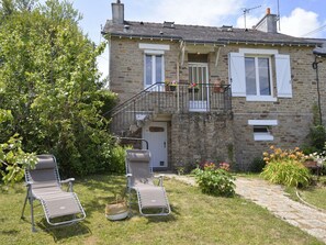 Sky, Plant, Furniture, Plant Community, Table, Natural Landscape, Chair, Land Lot, Outdoor Furniture, Tree