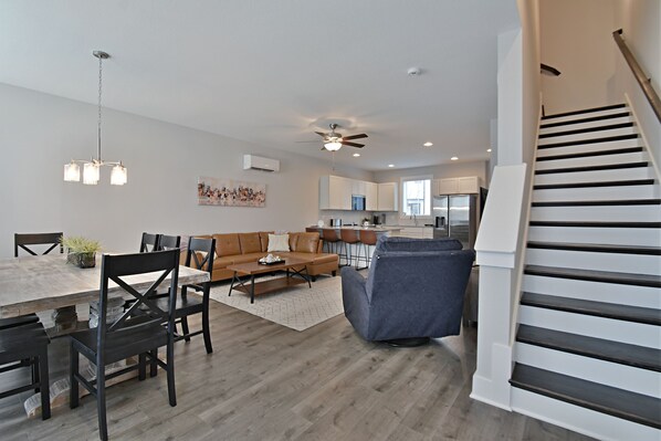 Living/Dining Area