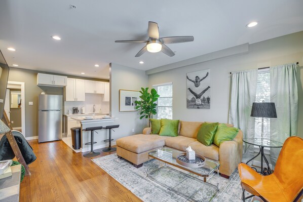 Houston Vacation Rental | 1BR | 1BA | 975 Sq Ft | Stairs Required