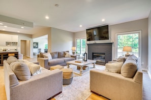 Living Room | 1st Floor | Free WiFi | Central A/C & Heat | Smart TV