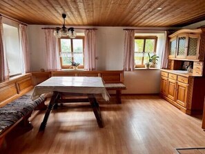 Ferienwohnung beim Emoa für 3 Personen-Stube IV
