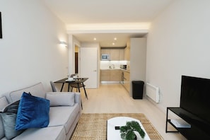 Lounge / Kitchen