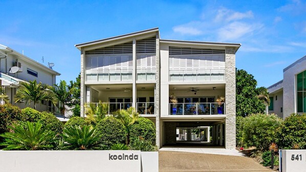  Nestled among vast sandy shores, picturesque picnic spots, and a bustling village, this waterfront residence in Urangan captures the essence of Queensland bliss. Wander along the pier at sunrise or venture on a ferry expedition to discover the lush rainf