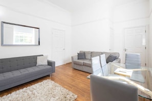 St Margaret's Mews, Durham - Host & Stay