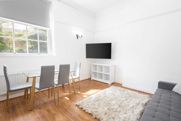 St Margaret's Mews, Durham - Host & Stay