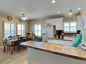 Kitchen & Dining