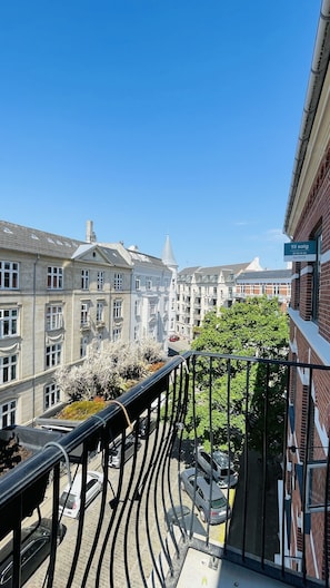 Building Exterior, Outdoor