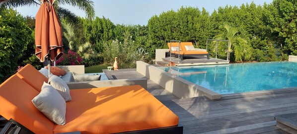 Infinity pool