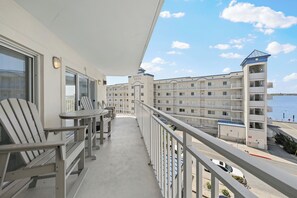 slip out to the large Balcony with views of the Bay, what more could you ask for?