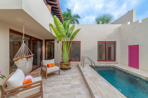 Swimming pool