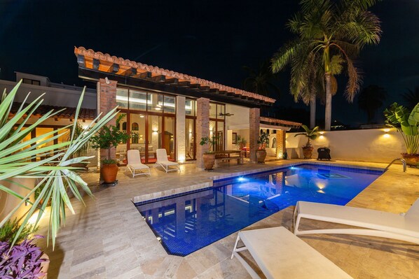 Balcony / Terrace,Swimming pool