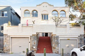  This gorgeous apartment enjoys a covetable address with footsteps from the sand and surf.
