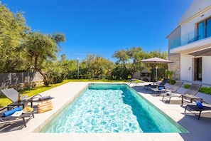 Private pool and terrace