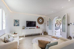 Villa Divina image