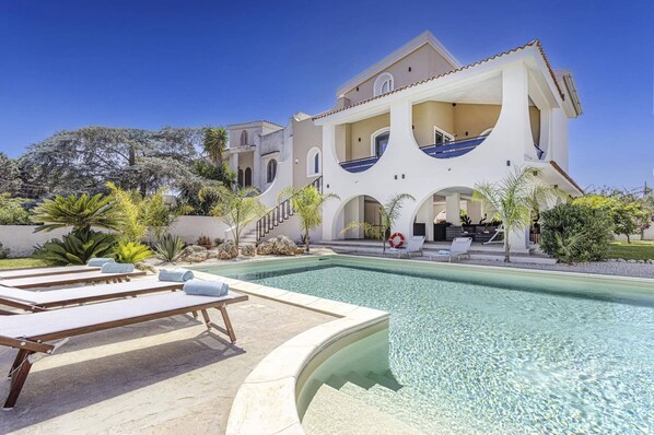 Villa Divina image