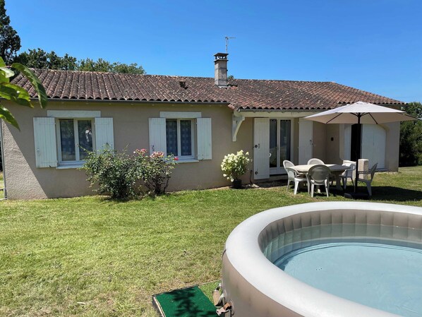 Front of house with Jacuzzi