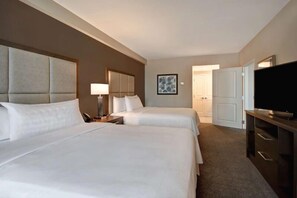 Unit with 2 Queen size beds. Exact unit will be assigned upon arrival. Views, colors and decor may vary.