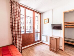 Wasser, Schwimmbad, Gebäude, Haus, Interior Design, Fussboden, Flooring, Freizeit, Fenster, Decke