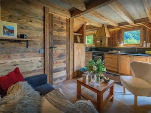 Lounge/Kitchen