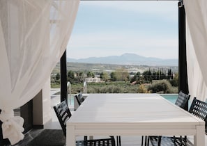 Outdoor Dinning Area