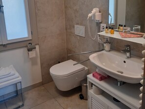 Einzelzimmer mit Dusche und WC-Gasthof Weißes Ross Einzelzimmer