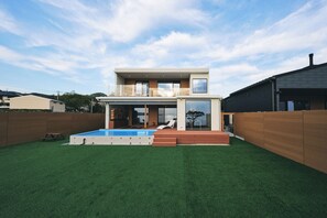 [Y2] Total facility area: 350 square meters (140 square meters of garden lawn)