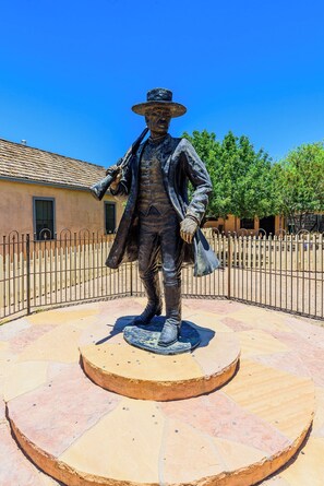 historical Wyatt Earp statue in the front yard!