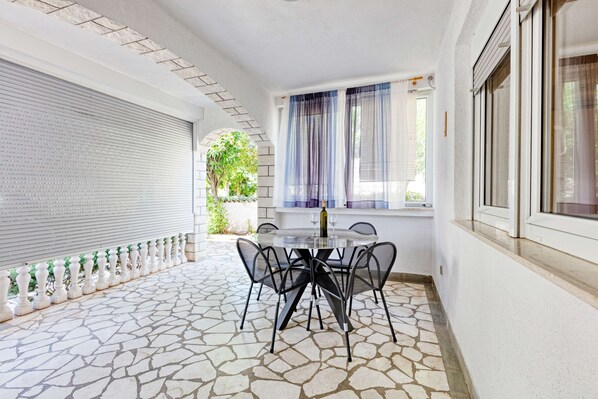 Outdoor dining