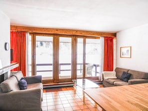 Wasser, Schwimmbad, Gebäude, Haus, Interior Design, Fussboden, Flooring, Freizeit, Fenster, Decke