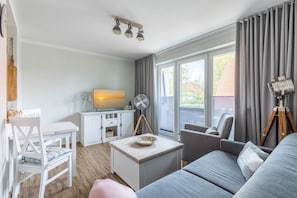 Wohnbereich mit Balkonzugang