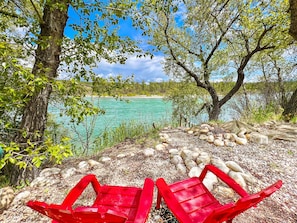 Welcome to your home away from home in the beautiful community of Bowness. Guests will enjoy a comfortable home with a large back yard and stunning river views. 