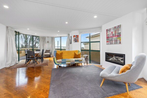 Open Plan Kitchen/dining/family