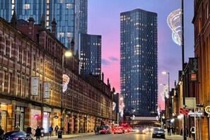 Deansgate Castlefield - 5/10 Minutes Drive away if you love your nightlife!