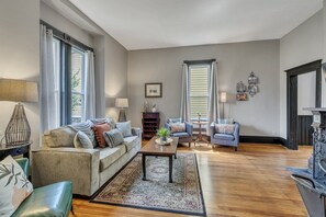 Living Room w/ Queen Sofa Sleeper and Ample Seating