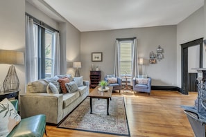 Living Room w/ Queen Sofa Sleeper and Ample Seating