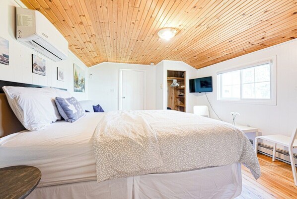 Bachelor Cabin Interior 