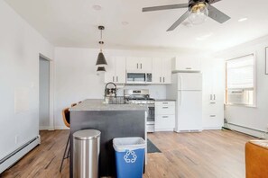 Dimmable lighting allows for a bright cooking space or a dimly lit living room.  Seating for 3 at breakfast bar. 