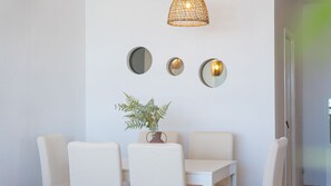 Enjoy meals in this beautifully decorated dining area with charming and elegant decor
#diningarea #decor #detail #algarve #portugal