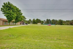 Surrounding Area | Walk to Lake