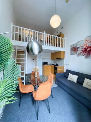 Living Room / Lounge