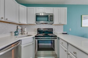 Atlantic Towers 308-print-012-003-Kitchen-4200x2800-300dpi