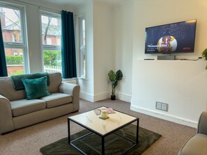 Living Room / Lounge