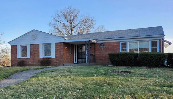 Cozy ranch style home with drive and parking