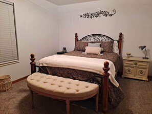 Bedroom 2 - Queen Bed