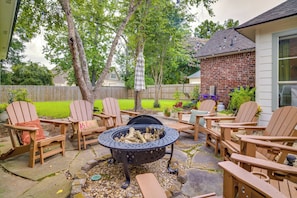 Private Backyard | Wood-Burning Fire Pit